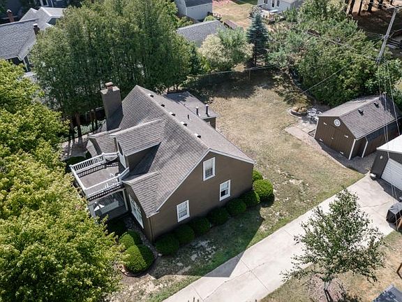 3rd image of 7358 Maple Rd
