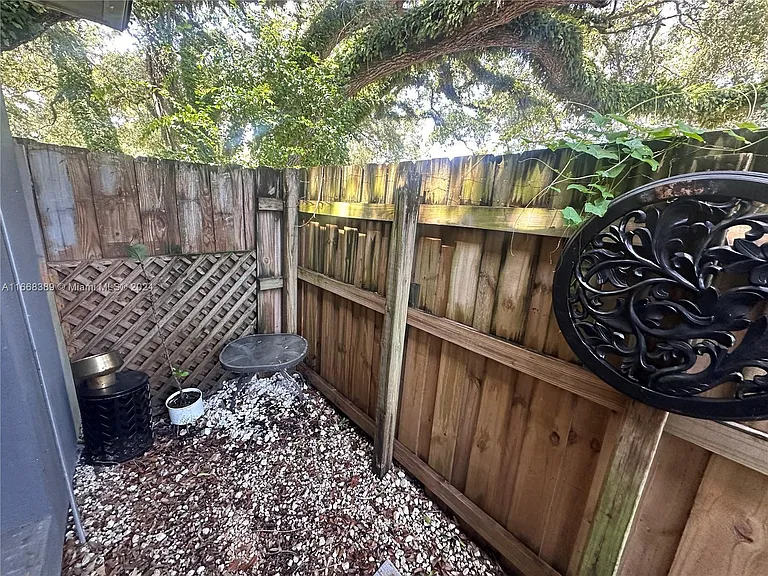 1418 SW 27th St #1 — Photo 12