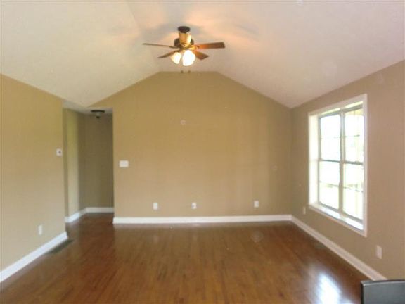 3rd image of 317 Dain Tree Dr