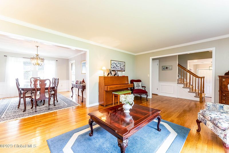 5th image of 842 Worcester Drive
