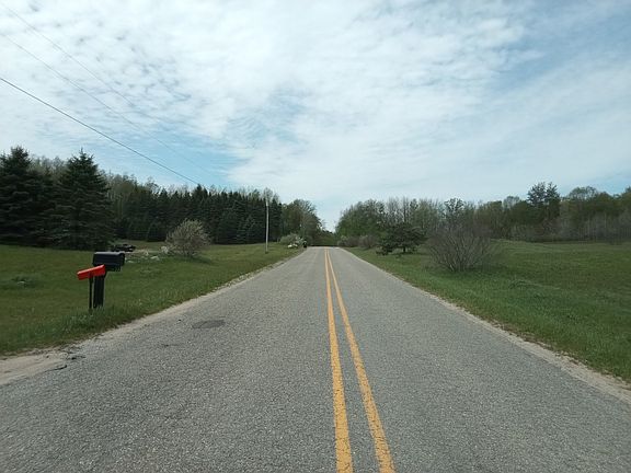 4th image of 14755 Seventeen Mile Rd