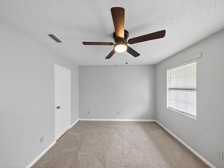 1196 McArthur Dr #4 — Photo 10