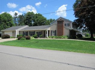 101 Valley View Dr, Edinboro, PA 16412