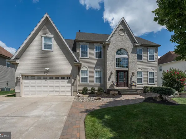 31 Canyon Dr, Berlin, NJ 08009