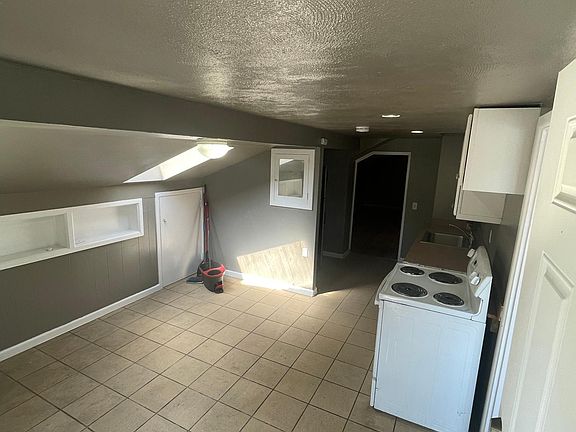 4th image of 6831 Pacific Ave #D