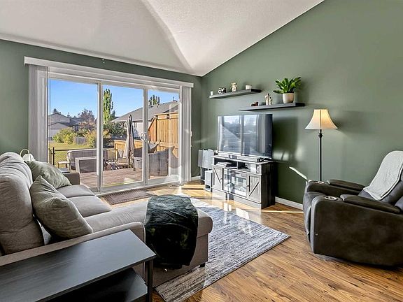 5th image of 224 N Hillvale Cres