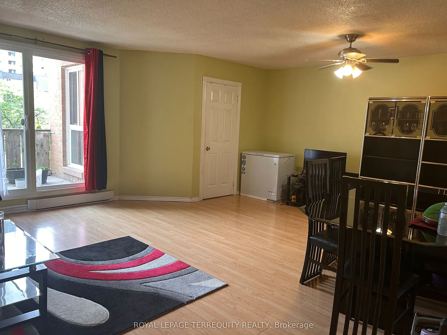 Skyview Manor — Photo 4