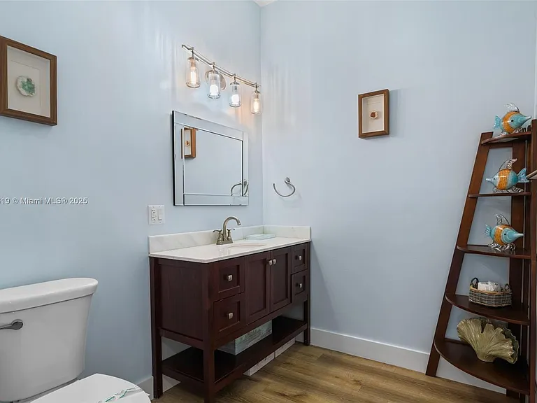 311 N Surf Rd — Photo 36