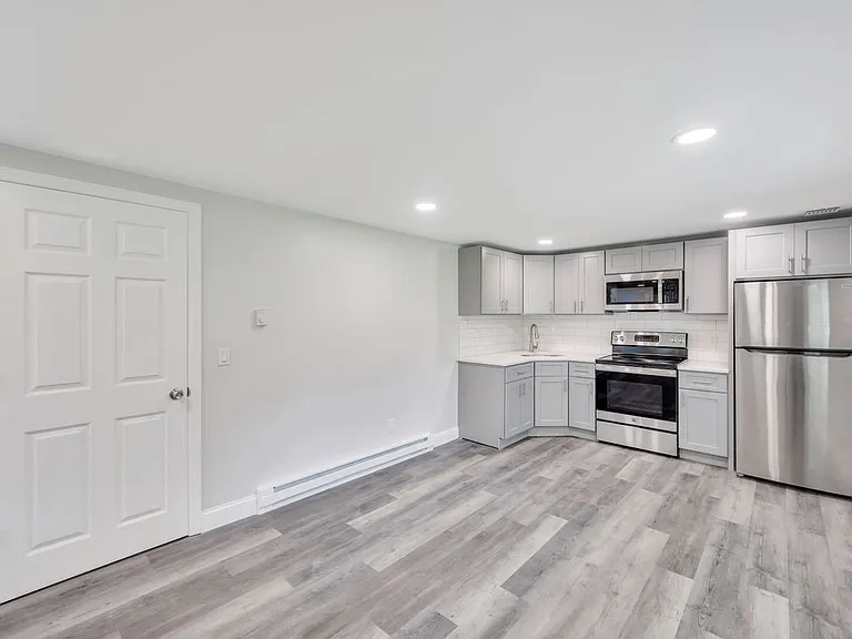 615 Macdonald Ave #B — Photo 3