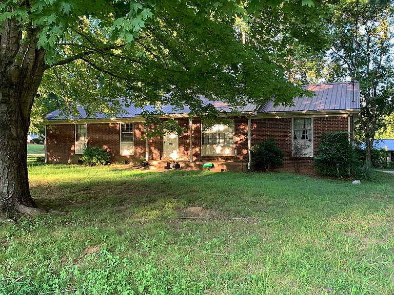 328 Lookout Dr — Photo 2