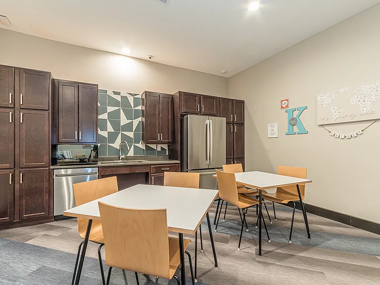 Kinwood Apartments — Photo 8