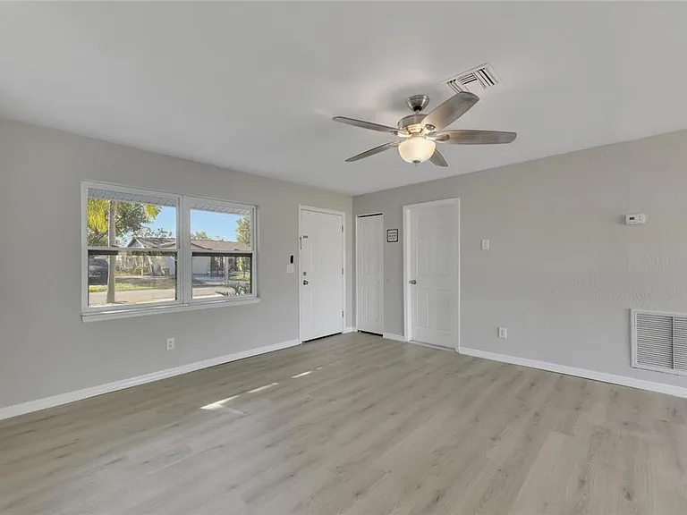 527 Fox Run Trl — Photo 17
