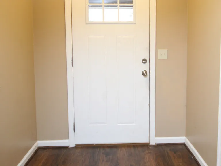 104 Hollington Dr NE — Photo 2