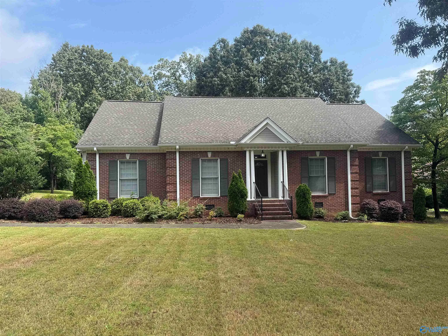 3 bed, 2.0 bath, 2000 sqft, $2,099 — Photo 1