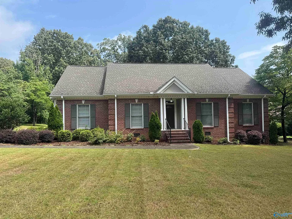 109 Simmons Dr SE