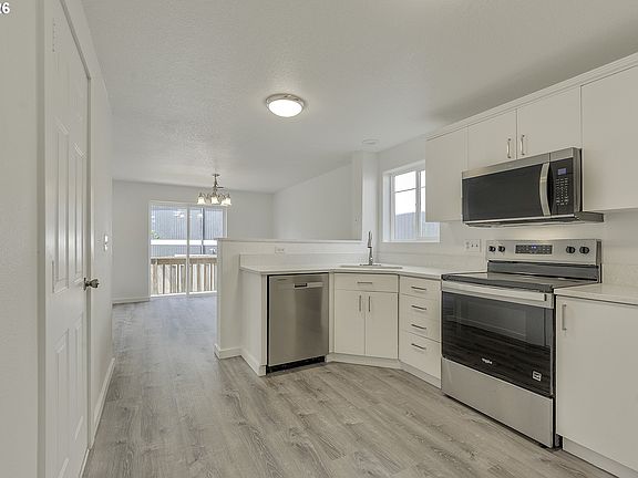 3rd image of 585 SW 207th Ave