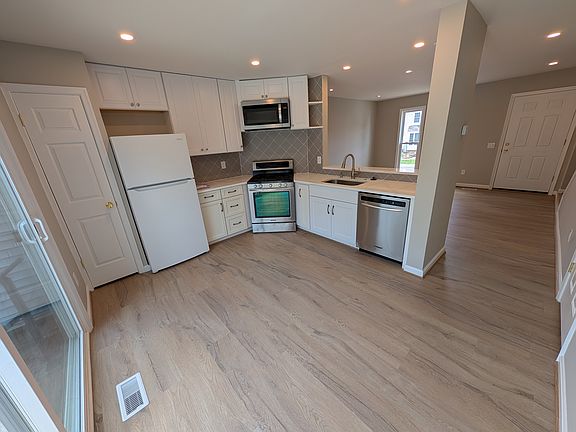 4th image of 14710 Green Park Way