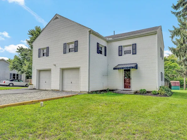 215 S Hill Dr, Christiansburg, VA 24073
