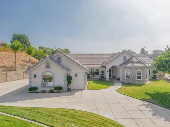 1199 Fairway Ln, Calimesa, CA 92320