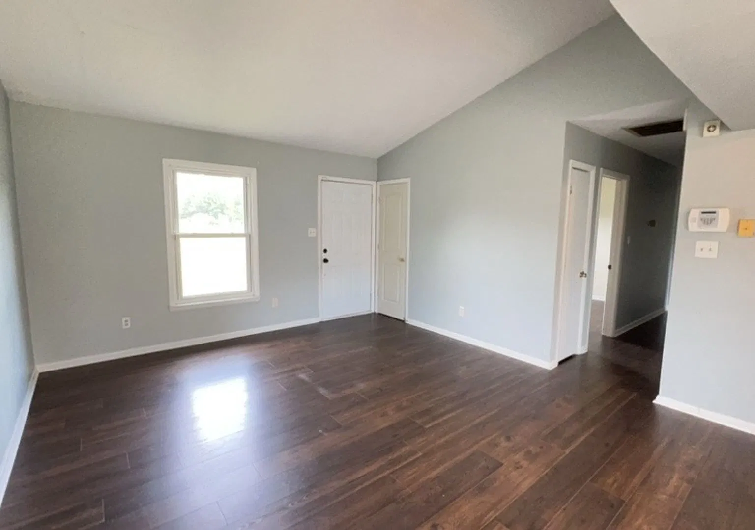 Charming 3-Bedroom Home with Fenced Yard Near Camp Lejeune — Photo 4