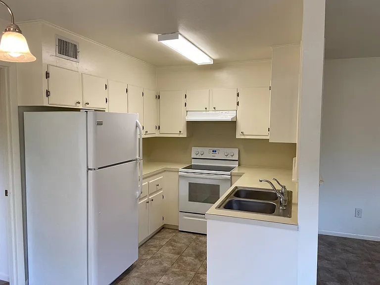 405 Ranchero (lease only) — Photo 2