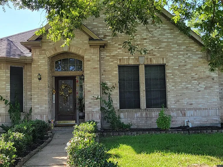 235 Rustic Oaks Dr — Photo 2