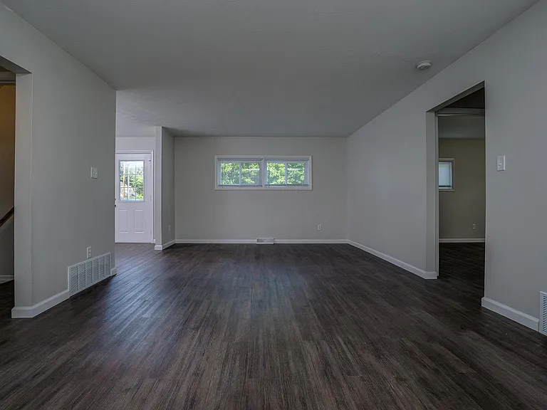 611 Lincolnway E #B — Photo 10