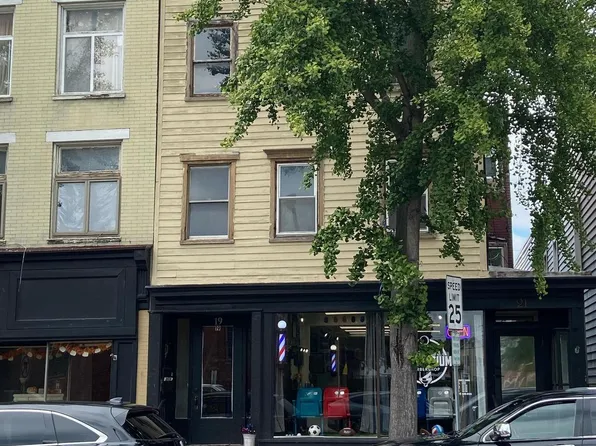 19 E Main St APT 6, Mechanicsburg, PA 17055