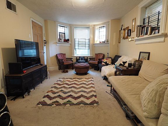 2nd image of 2138 N Sheffield Ave APT G