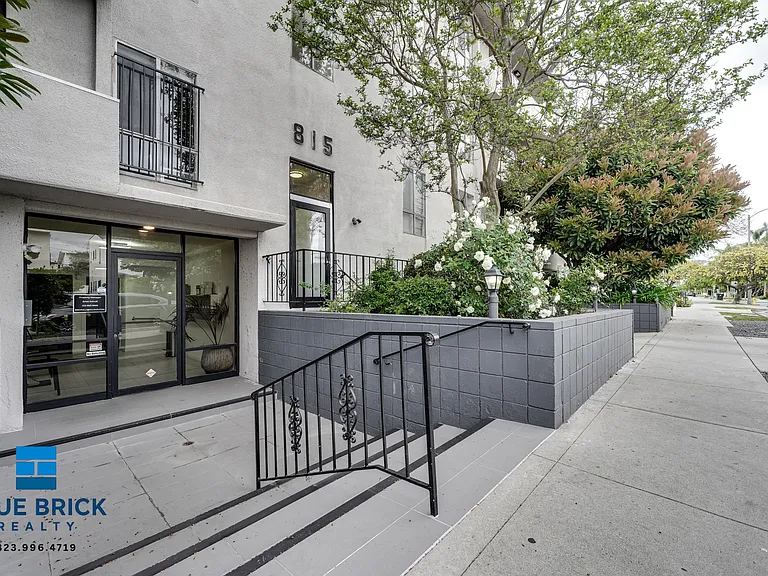 815 S Shenandoah St #301 — Photo 4