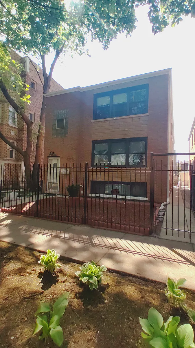 Building Photo - 6158 N Hoyne Ave #1