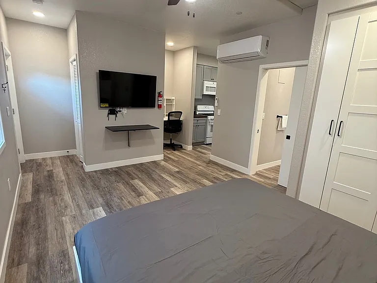 725 S Tehama St #7 — Photo 5