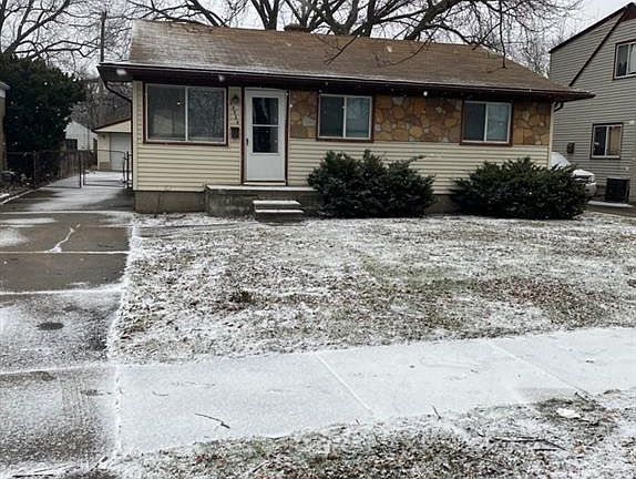 2nd image of 23524 Blackett Ave