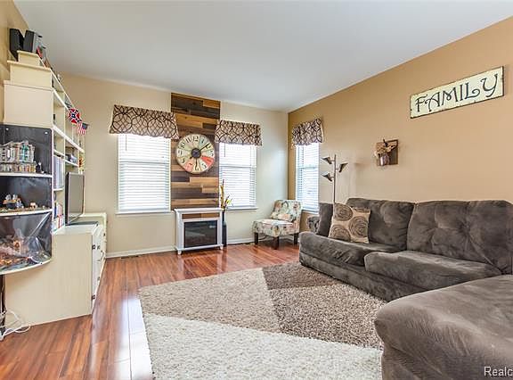 3rd image of 57386 River Oaks Dr