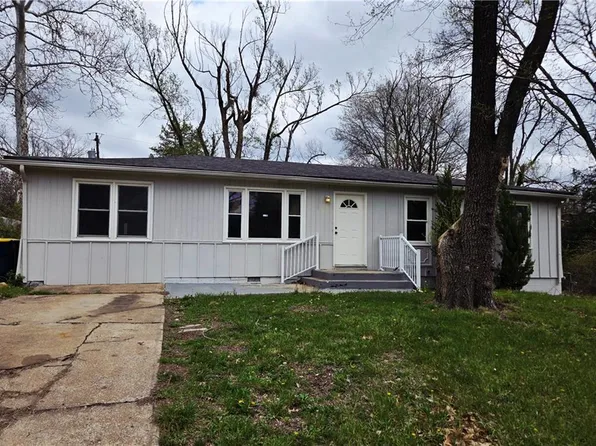 9815 James A Reed Rd, Kansas City, MO 64134