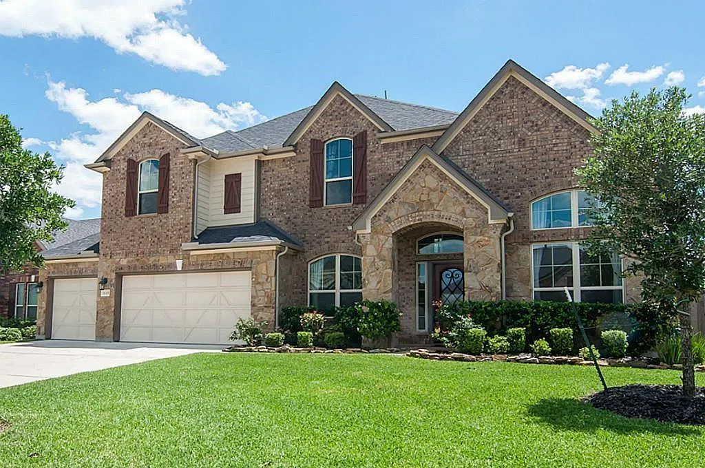 4 bed, 3.5 bath, 3563 sqft, $3,250 — Photo 2