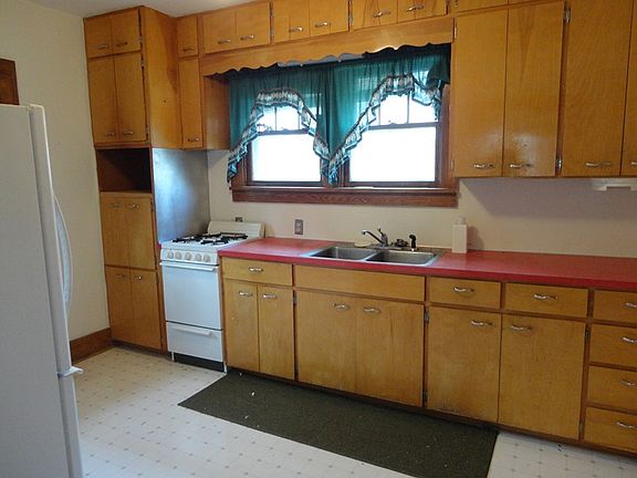 5th image of 903 Mulberry St