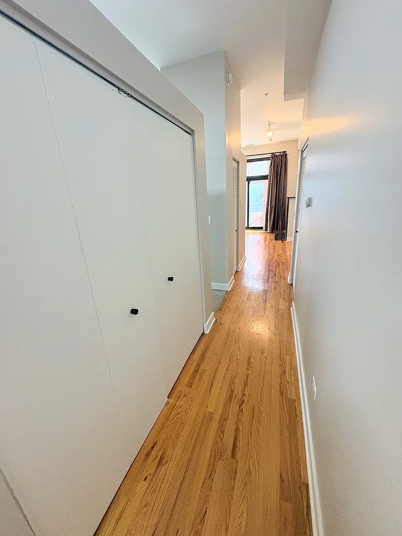 1 bed, 700 sqft, $2,249 — Photo 3
