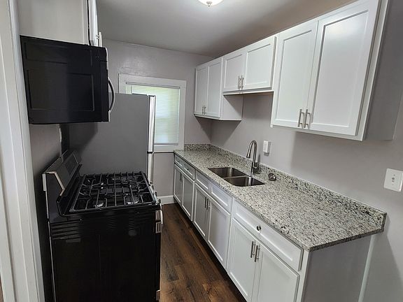 3rd image of 3105 Walters Ln APT 4