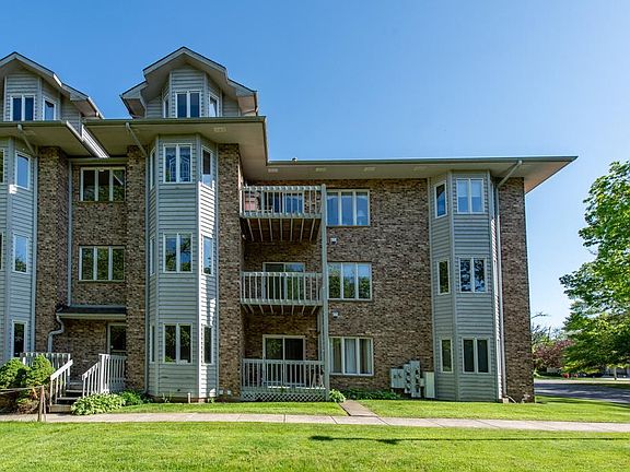3rd image of 3112 Woodland Dr #2NW