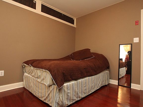 4th image of 6 S Strawberry St APT 4