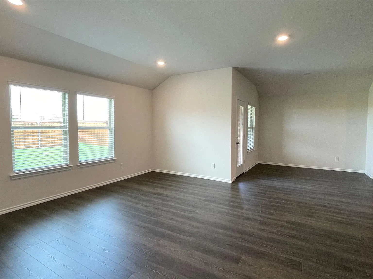 4 bed, 1851 sqft, $2,300 — Photo 3