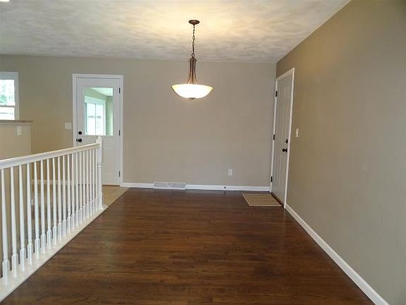 5th image of 2004 Conway Dr