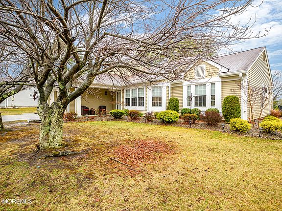 3rd image of 904B Stratford Court