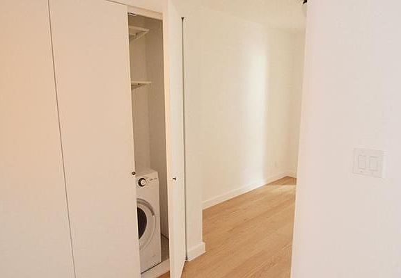 4th image of 310 Jefferson Ave #G