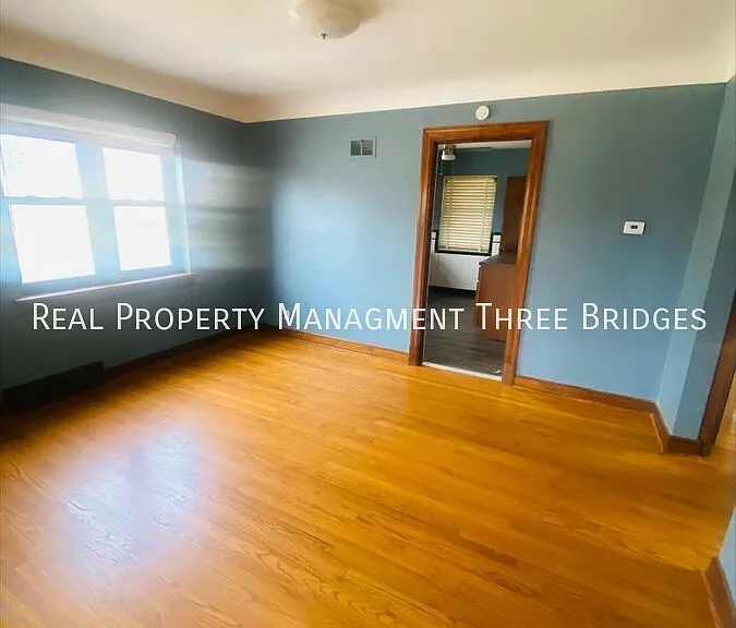 3636 Eminence Blvd — Photo 3