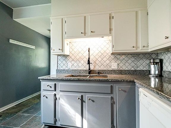 5th image of 2692 Bellwood Ave