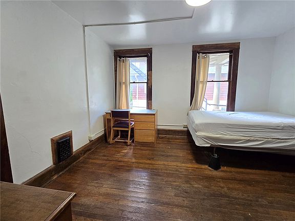 4th image of 210 Delaware Ave