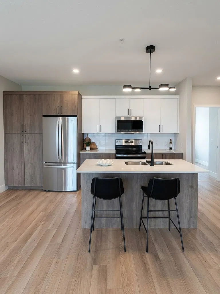 30 Waterloo St. — Photo 4