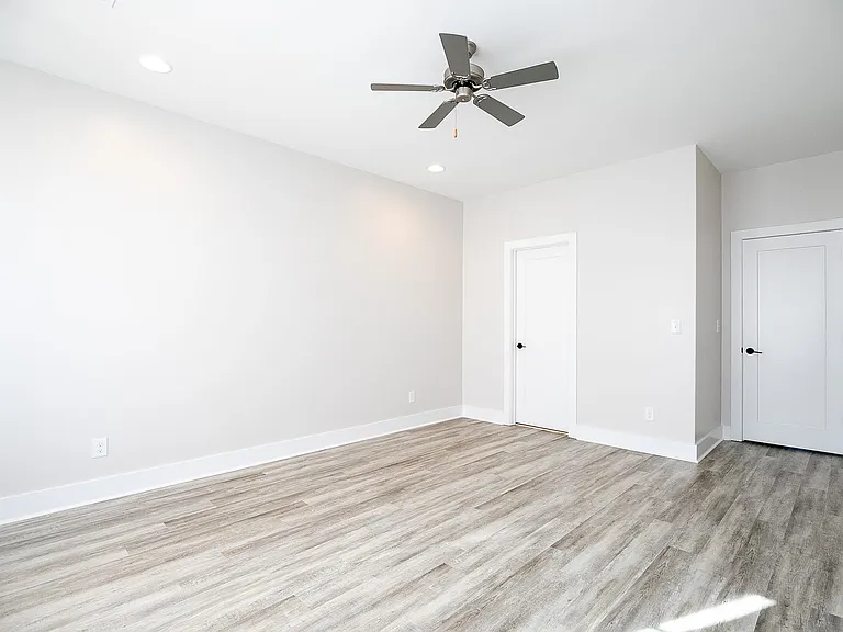 4640 Broadwick St — Photo 11